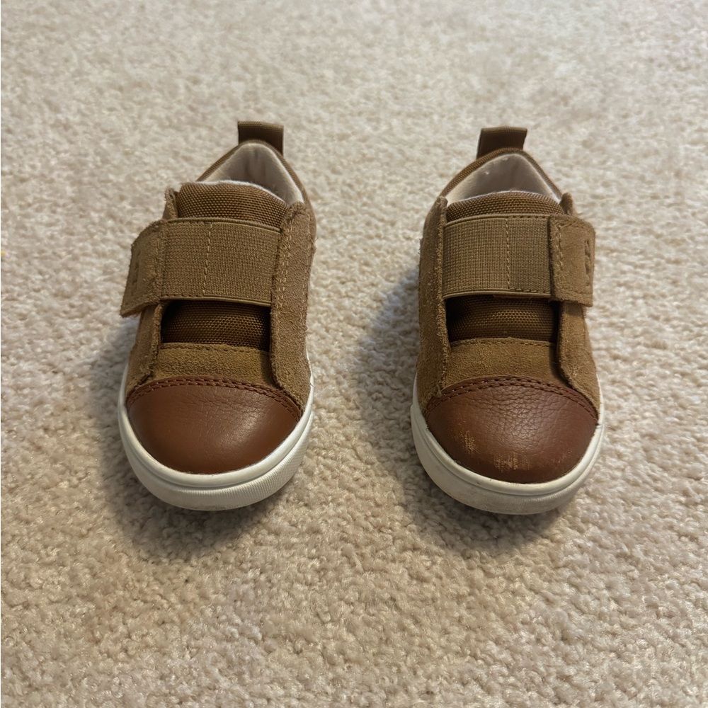 Ugg Rennon Low size 7
